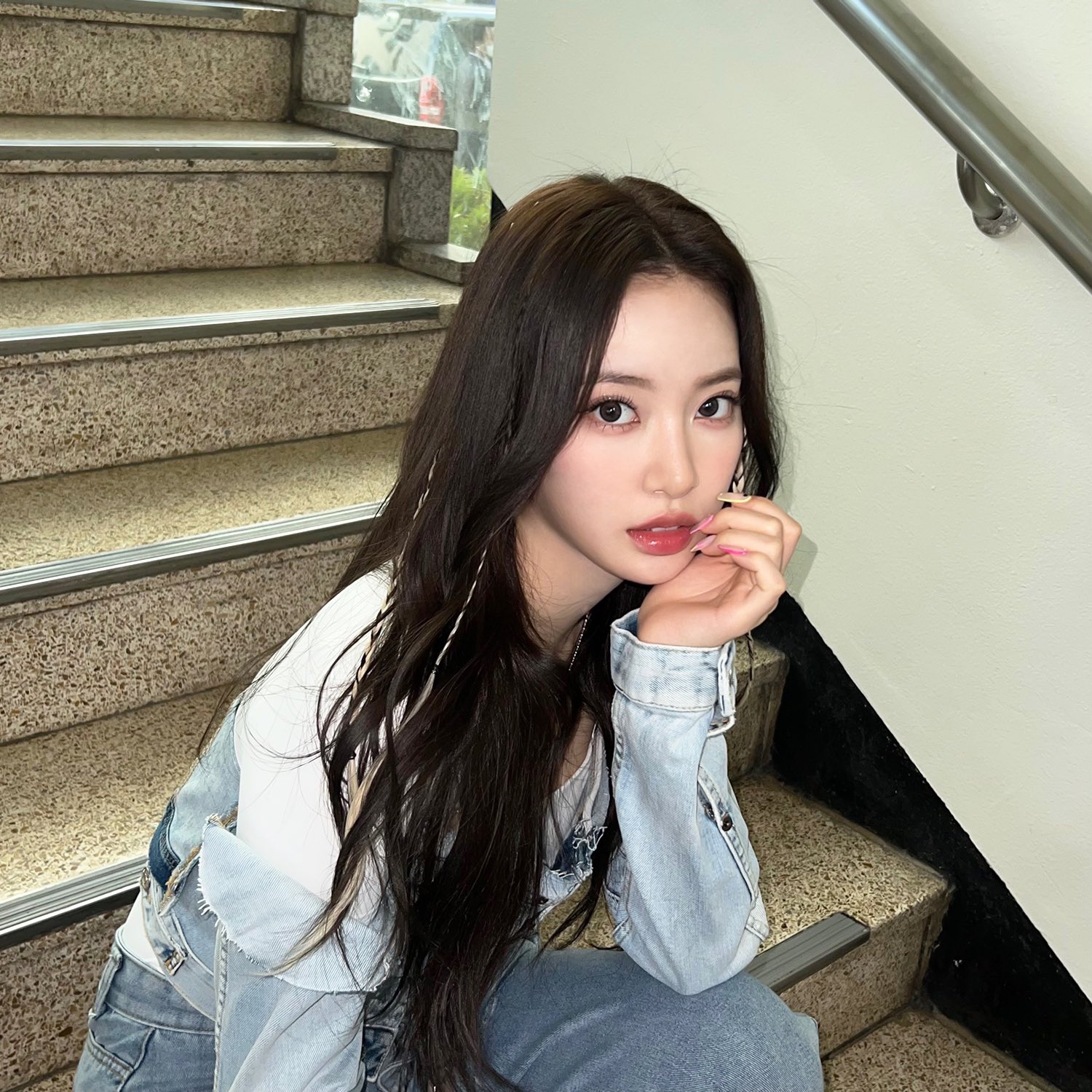 [잡담] 뉴진스 멤버 한명 위클리 조아 닮았다 | 인스티즈