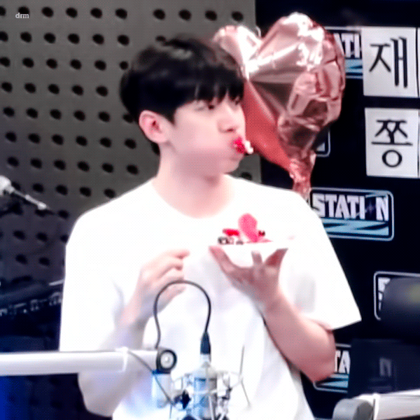 [잡담] 케이크를 왜이리 사랑스럽게 먹냐구 | 인스티즈