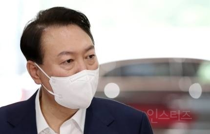 尹 "병영문화 지속개선…병사 봉급 200만원 이상 차질없이" | 인스티즈