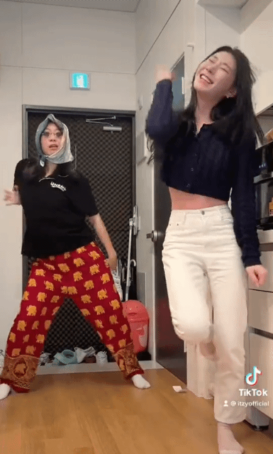 [정보/소식] 채령X영지 스니커즈 챌린지ㅋㅋㅋㅋㅋㅋㅋㅋㅋㅋㅋㅋ | 인스티즈