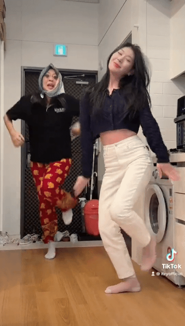 [정보/소식] 채령X영지 스니커즈 챌린지ㅋㅋㅋㅋㅋㅋㅋㅋㅋㅋㅋㅋ | 인스티즈