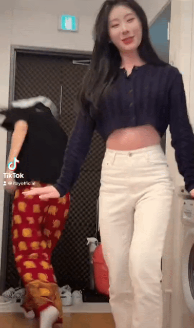 [정보/소식] 채령X영지 스니커즈 챌린지ㅋㅋㅋㅋㅋㅋㅋㅋㅋㅋㅋㅋ | 인스티즈