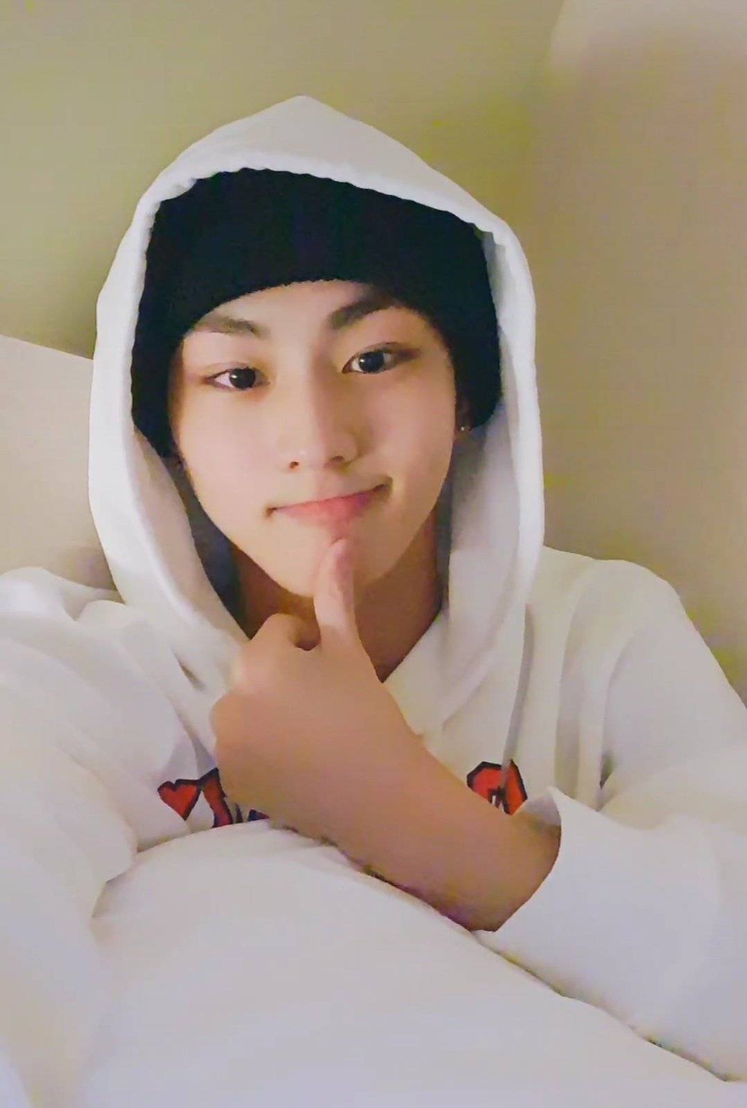 [잡담] 엔하이픈 정원 지금 쌩얼로 브이앱 하는데 얼굴봐… | 인스티즈