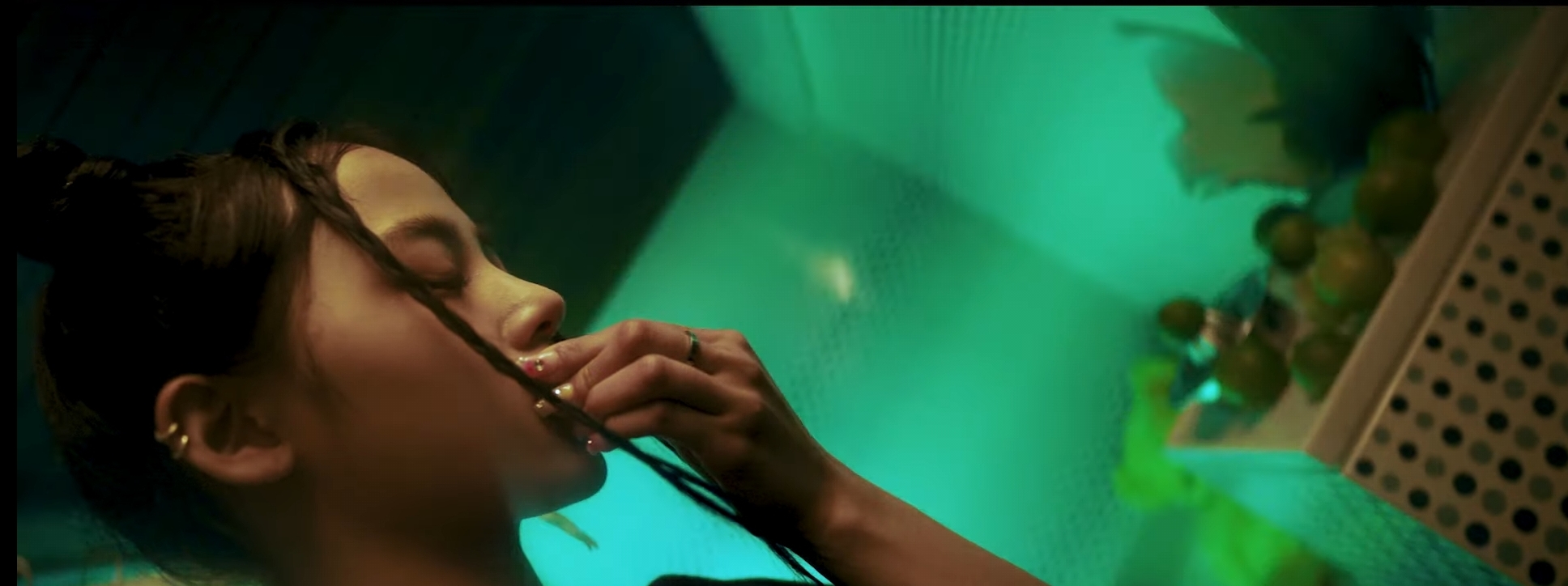 [잡담] 민희진..민지 MV 초록색 하나로 연애감정 표현한거봐... | 인스티즈