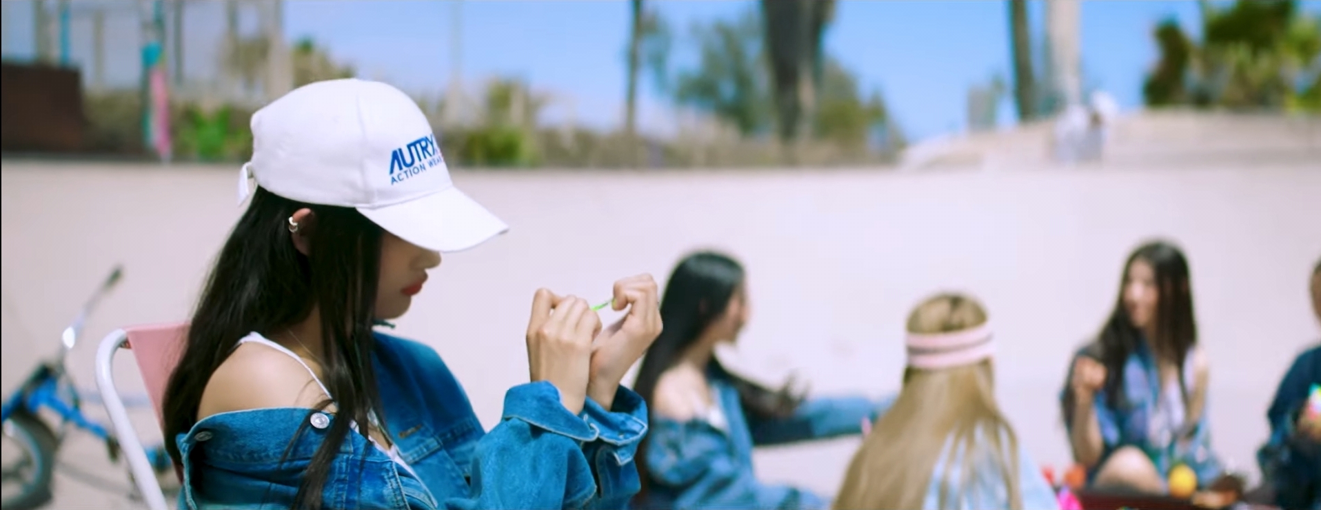 [잡담] 민희진..민지 MV 초록색 하나로 연애감정 표현한거봐... | 인스티즈