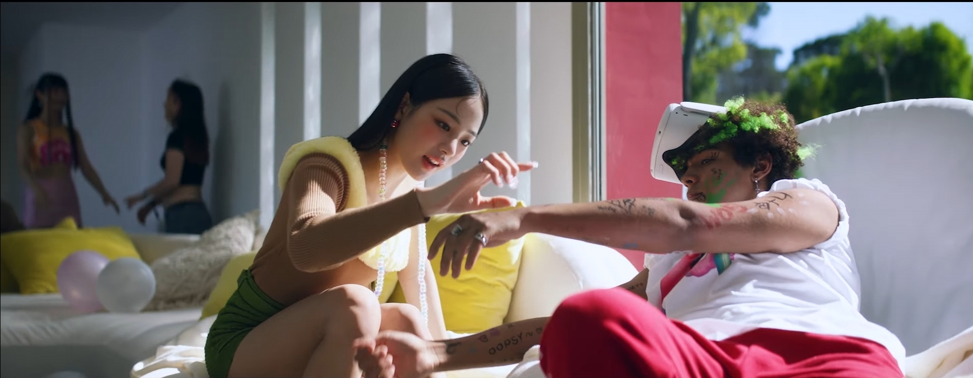 [잡담] 민희진..민지 MV 초록색 하나로 연애감정 표현한거봐... | 인스티즈