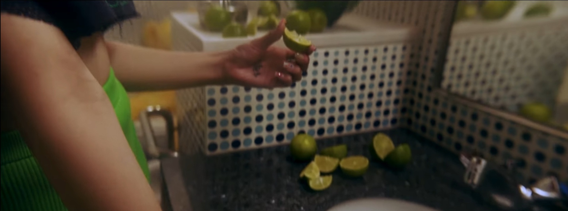 [잡담] 민희진..민지 MV 초록색 하나로 연애감정 표현한거봐... | 인스티즈