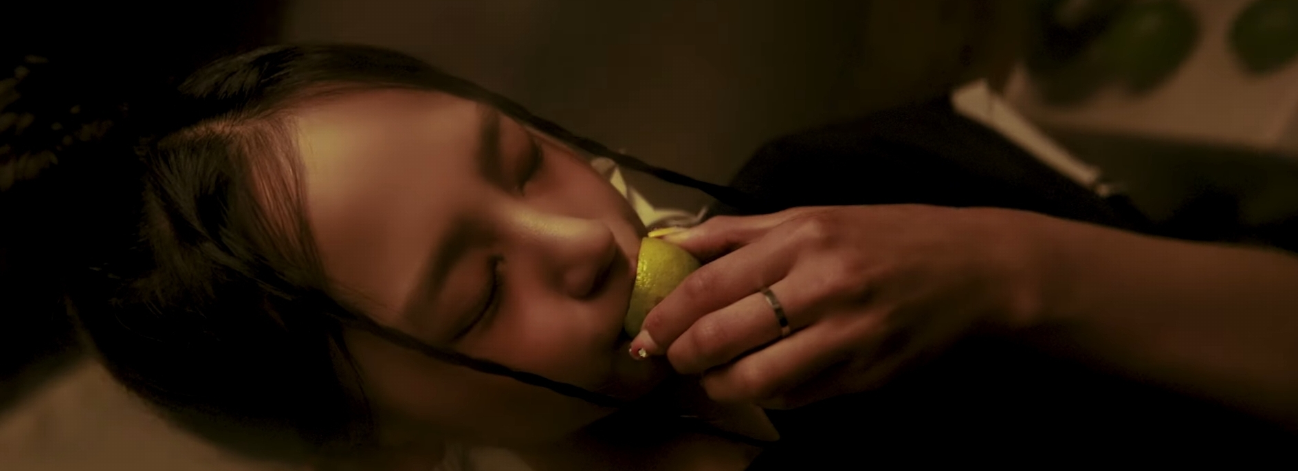 [잡담] 민희진..민지 MV 초록색 하나로 연애감정 표현한거봐... | 인스티즈