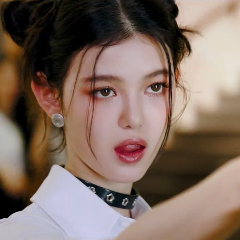 [잡담] 뉴진스 뮤비보다가 얼굴로 충격받은 장면들... | 인스티즈