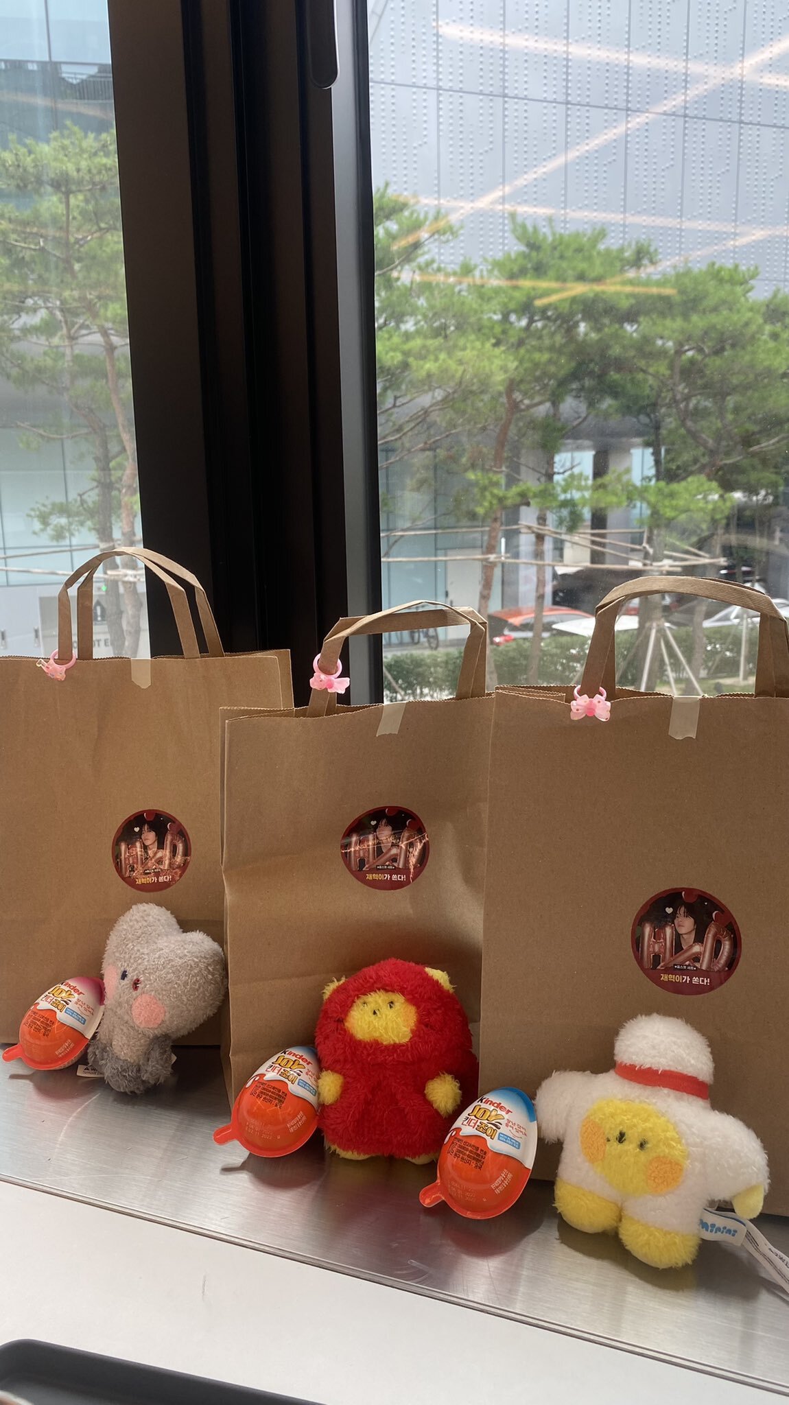 [잡담] 트레저 윤재혁 생일 역조공 300개 준비한거좀봐...ㅠ | 인스티즈