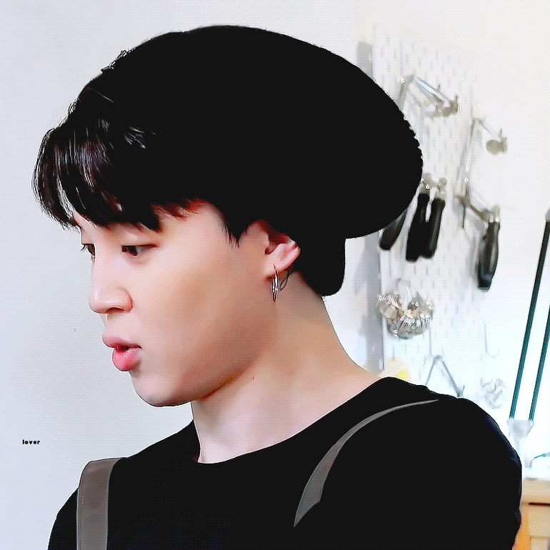 [잡담] 팔찌 만들다가 부러져서 한껏 당황한 지민 표정좀 봐ㅋㅋㅋㅋㅋㅋ | 인스티즈