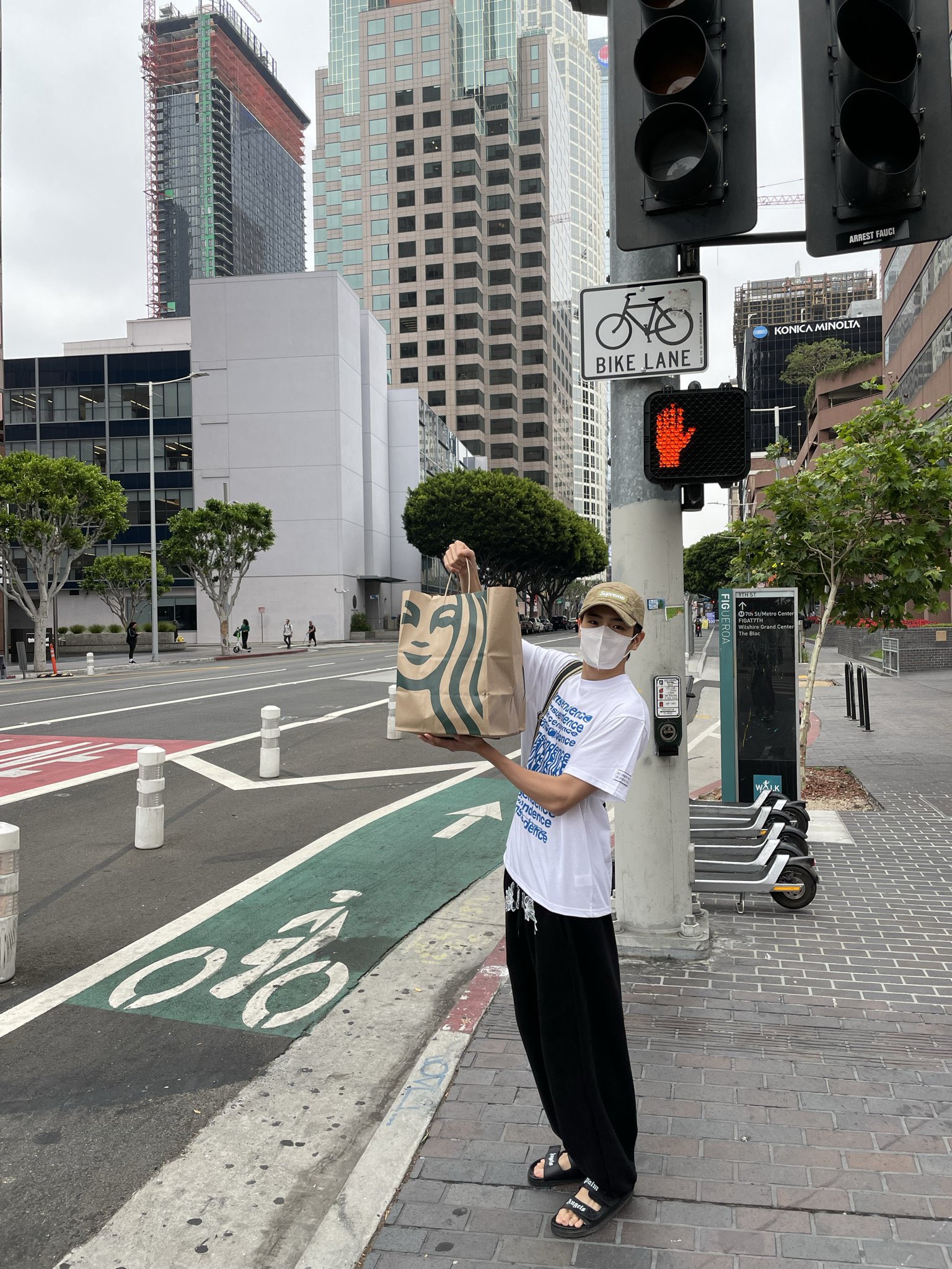 [잡담] 이거 뉴규야 일반인 포스는 딱봐두 아닌데 | 인스티즈