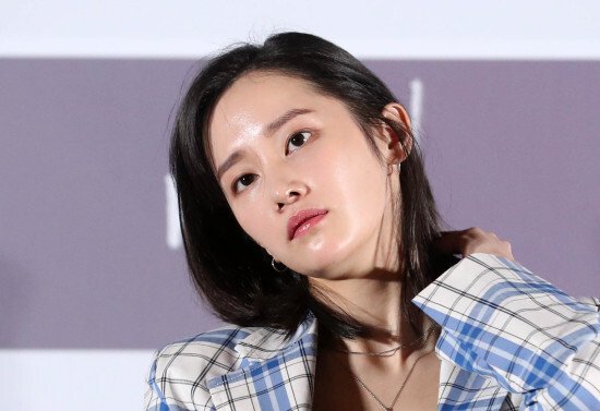 [잡담] 뉴진스 민지 코랑 입술 라인이 이분이랑 너무 닮은거같아 | 인스티즈