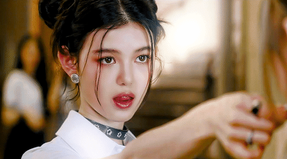 [잡담] 뉴진스 다니엘은 무표정이랑 웃을때 갭이 ㄹㅇ 찐인거같음 | 인스티즈