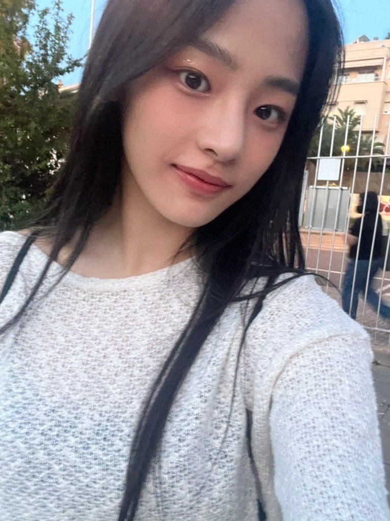 [잡담] 벌써 셀고의 기운이 느껴지는 뉴진스 민지 ㅋㅋㅋㅋㅋ | 인스티즈