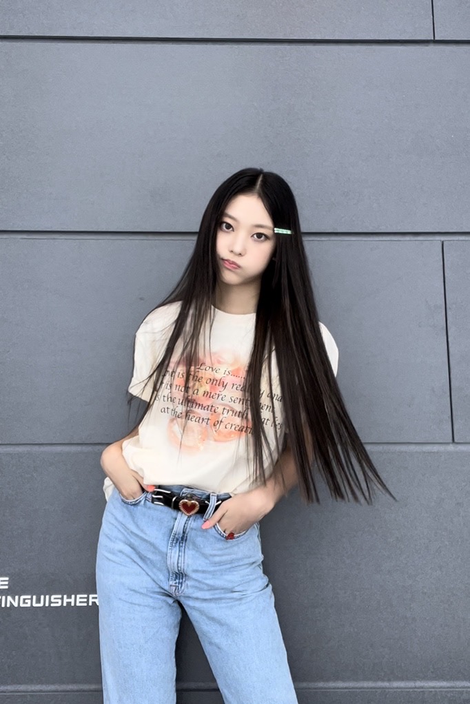 [잡담] 뉴진스 포닝에 있는 사진 ㄹㅇ 인스타감성 키치감성 개오짐 | 인스티즈