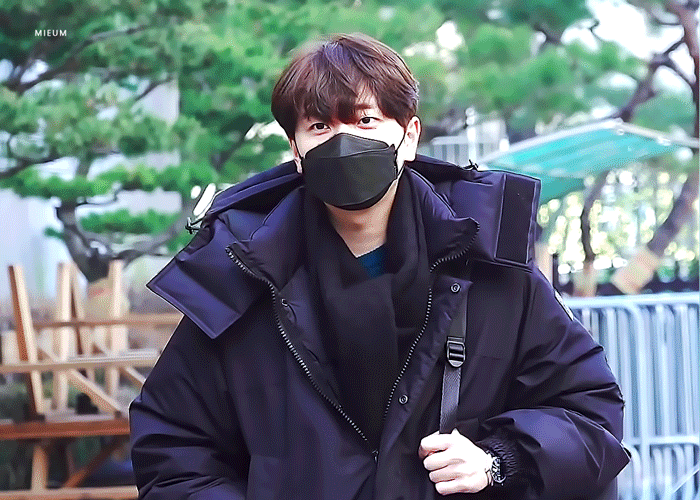 [잡담] 얘들아 이왕 이렇게된거 고우림 얼굴이나 한번씩 보고 가... | 인스티즈