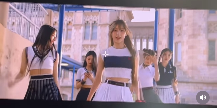 [잡담] 뉴진스 해린 이 옷 정보 알고싶따 | 인스티즈