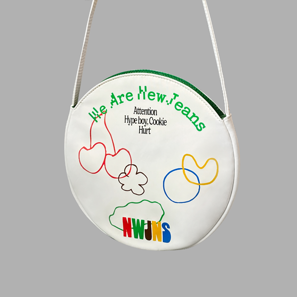 [잡담] 뉴진스 가방 재질 뭘까?? | 인스티즈