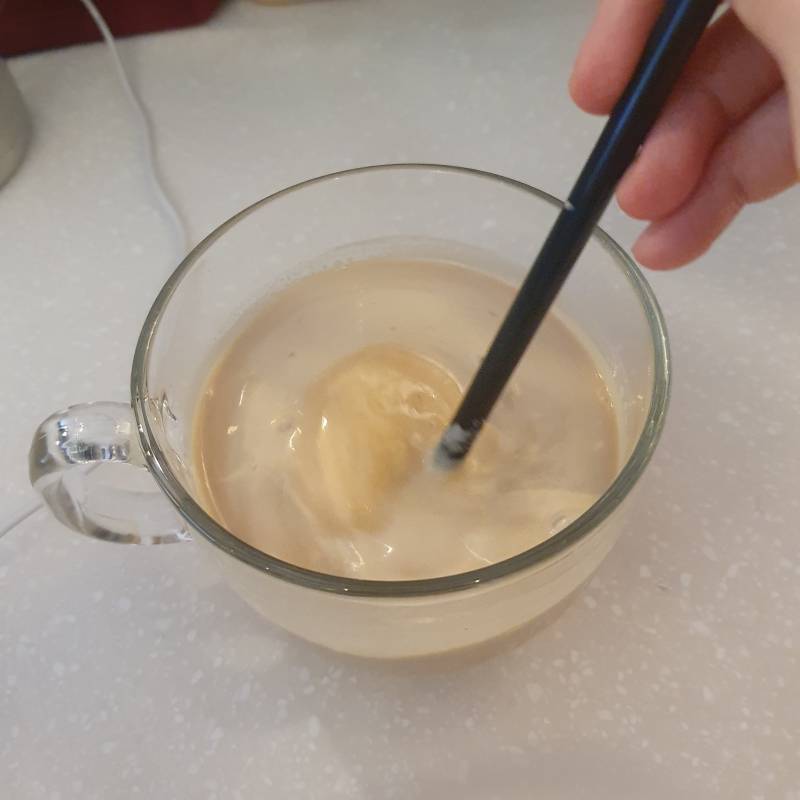 아이스크림 라떼 먹는데 타코야끼 만드는거같아.. | 인스티즈