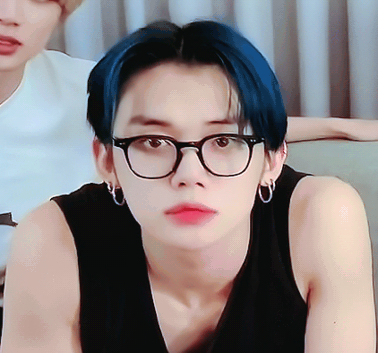 [잡담] 투바투 연준 턱이 한줌이다 못해 | 인스티즈