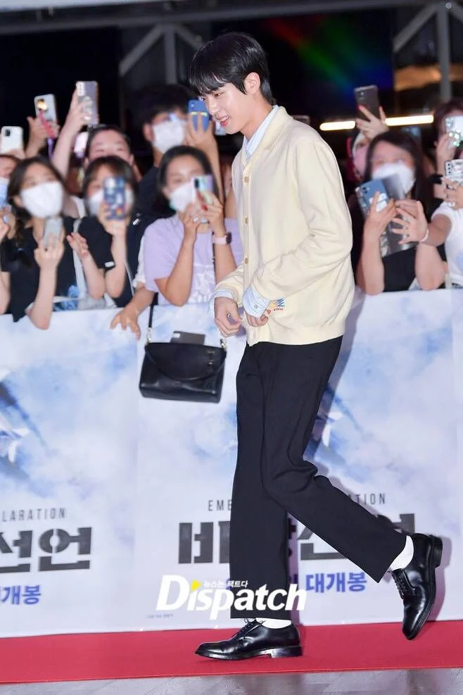 [잡담] 방탄 진 옷 꼬집는거봐ㅠㅠ | 인스티즈