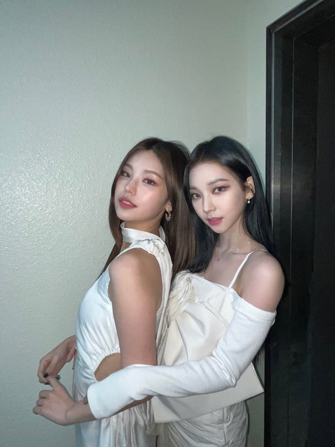 [잡담] 카리나 예지 둘 다 진짜 게임캐릭터 같애… | 인스티즈