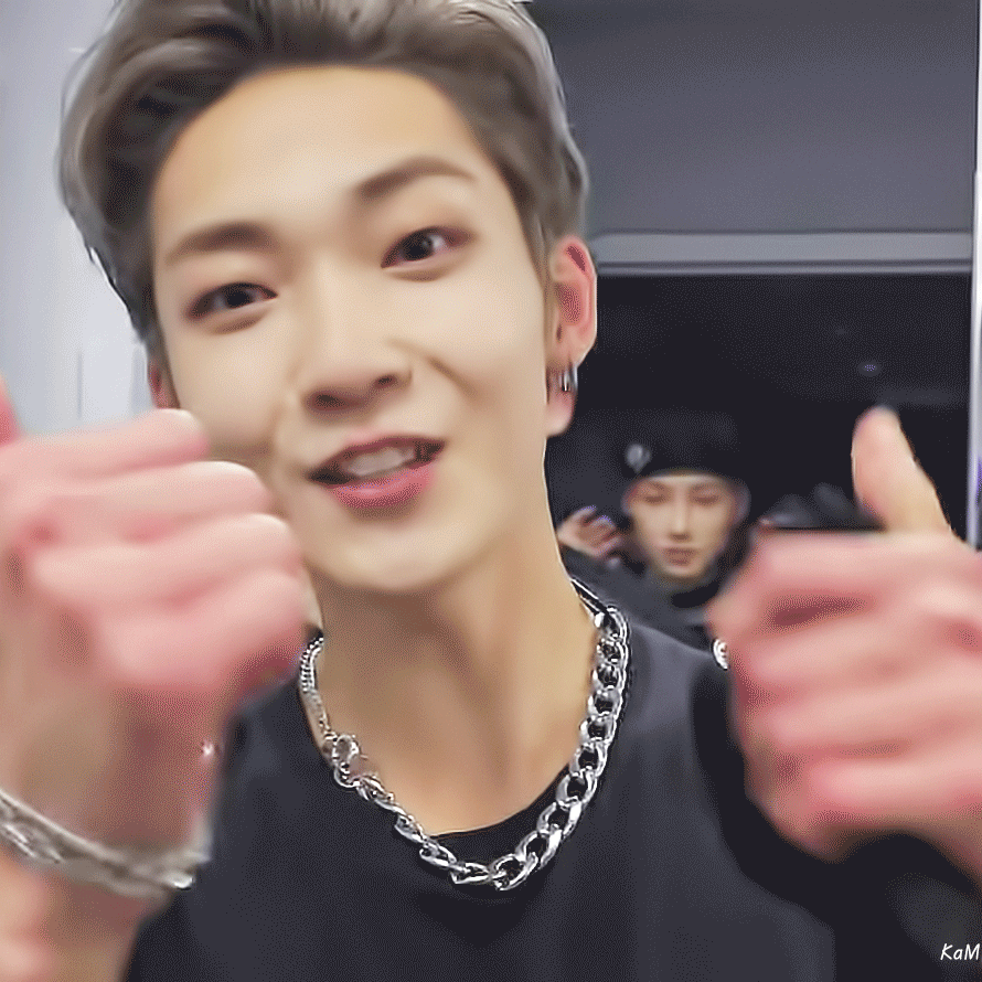 [잡담] 더보이즈 11명 짤 한개한개씩 올려보는데 | 인스티즈