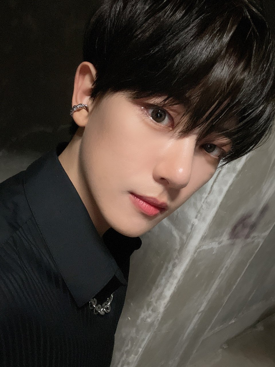 [잡담] 이번에 진짜 얼굴 소름돋게 잘생김.. | 인스티즈