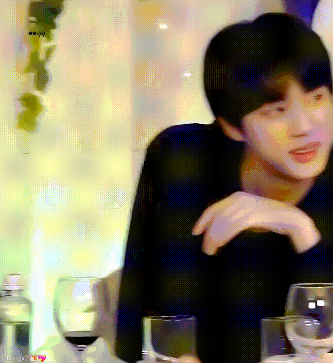 [잡담] 방탄 지민이 뽀뽀? 하려니까 진 눈치채고 바로 때려ㅋㅋㅋ | 인스티즈