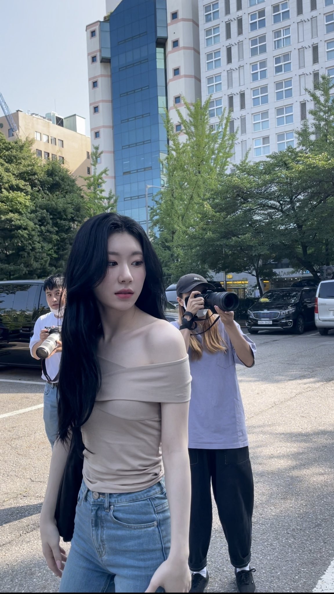 [잡담] 채령 옷 오프숄더 반팔 정보 아는 사람 ㅠㅠ | 인스티즈