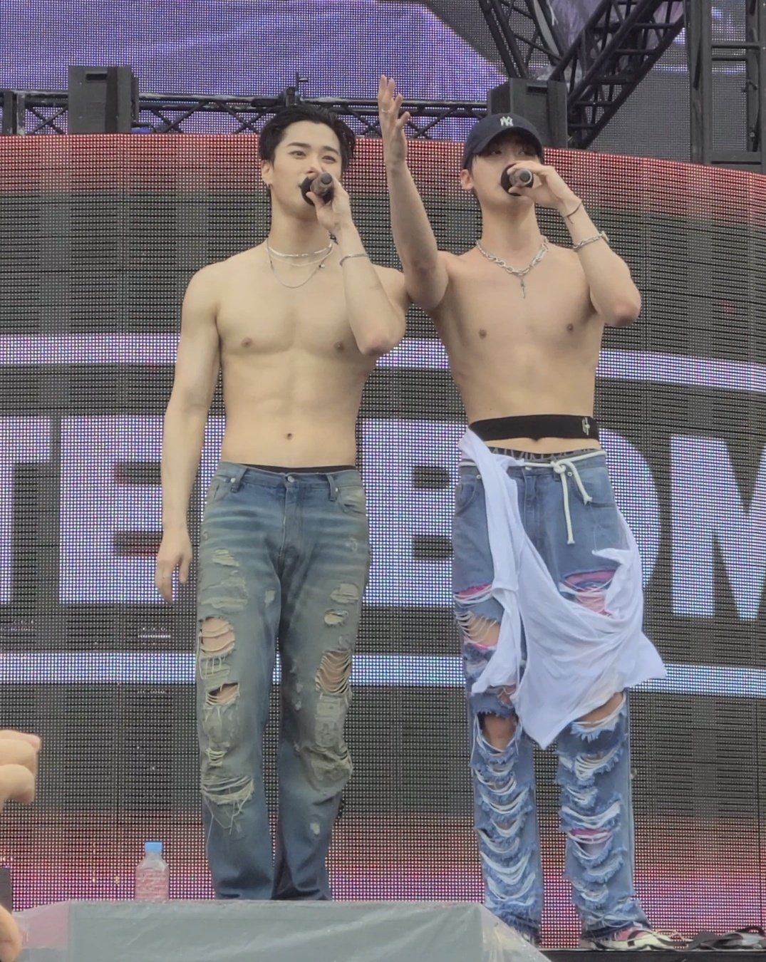 [잡담] (후방주의) 아스트로 문빈 산하 워터밤 때 왜 남자들도 흥분 했었다는지 납득 완료 | 인스티즈