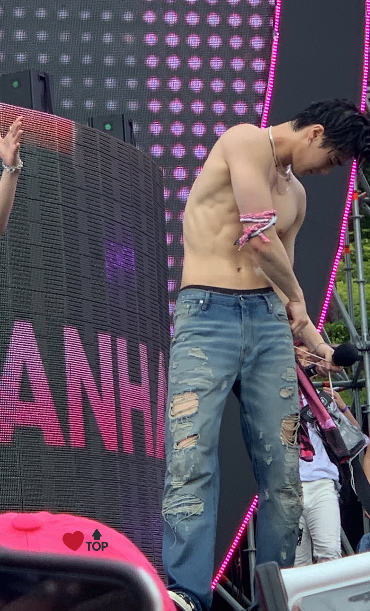 [잡담] 남자들한테도 인정받은 오늘자 워터밤 핫가이 | 인스티즈