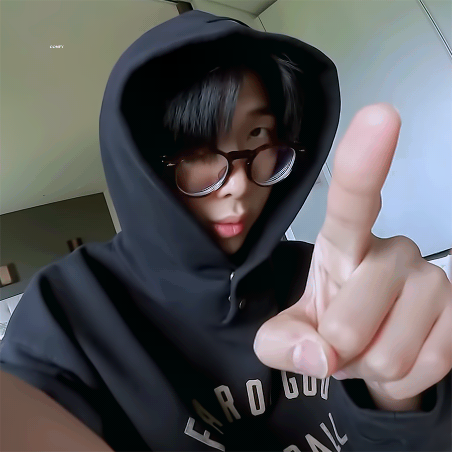 [잡담] 알엠 브이로그 이 착장 진짜 너드 그 자체다... | 인스티즈