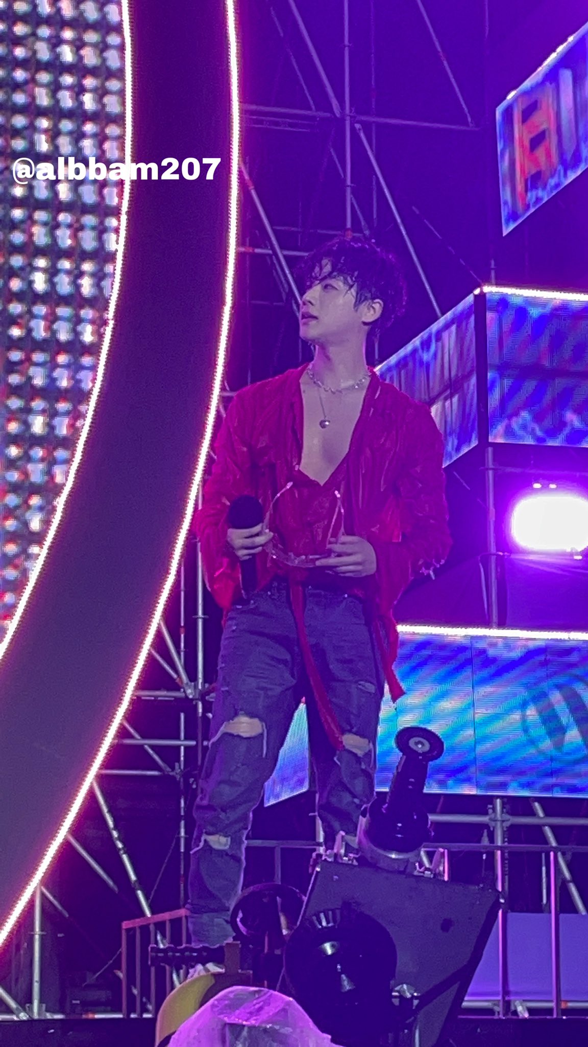 [잡담] 오늘자 워터밤 찢은 핑크보이 .. | 인스티즈