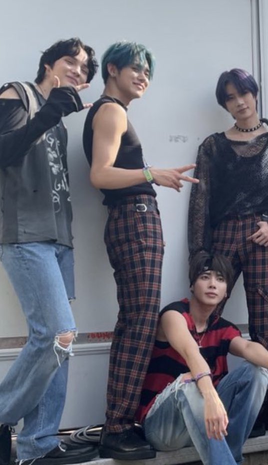 [잡담] 최연준 롤라팔루자 착장 ㄹㅇ 핫하다 | 인스티즈