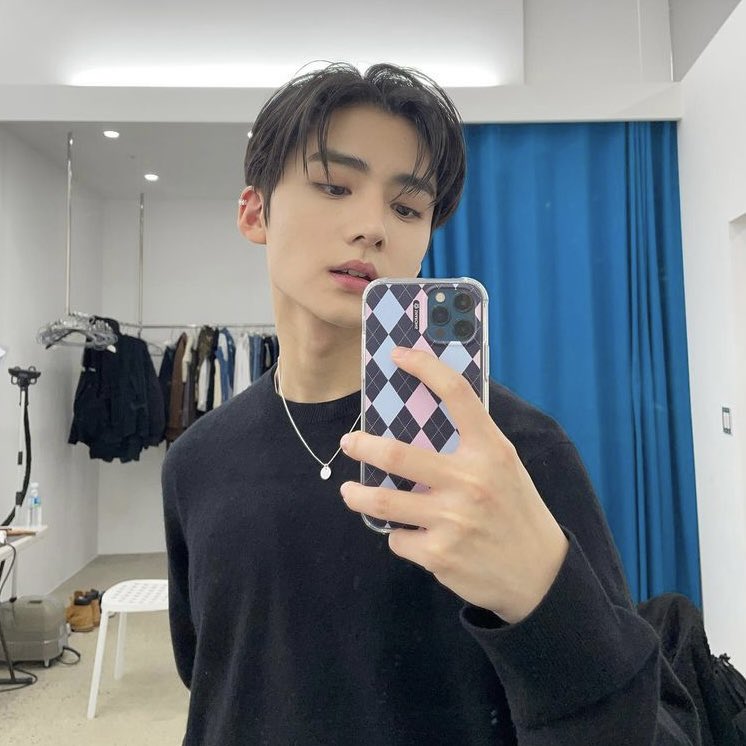 [잡담] 상원이 지훈이 내놔 빅히트 나쁜넘들아.... | 인스티즈