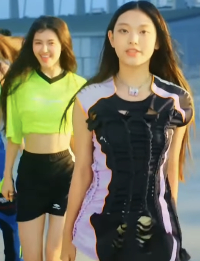 [잡담] 뉴진스 사진 속 멤버 두명 이름 뭐야???!!?? | 인스티즈