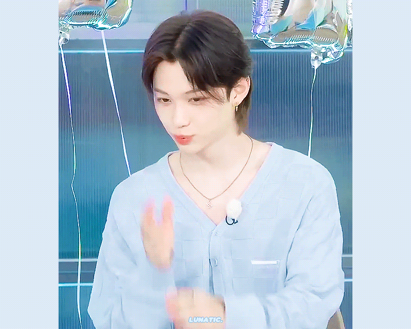 [잡담] 필릭스 다음에 흑발계열로 컴백이면 최초 흑발활동임 | 인스티즈