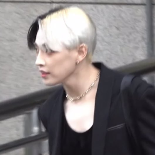 [잡담] 저화질인데도 진짜 개잘생겼다 | 인스티즈