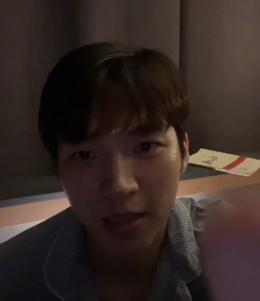 [잡담] 1시간 넘게 브이앱 해준 남우현 완존 사랑해💛 | 인스티즈