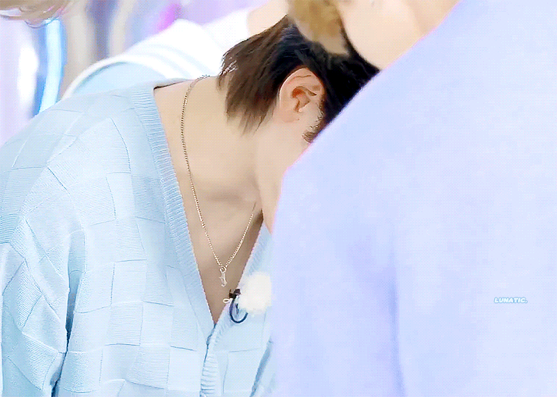 [잡담] 필릭스 다음에 흑발계열로 컴백이면 최초 흑발활동임 | 인스티즈