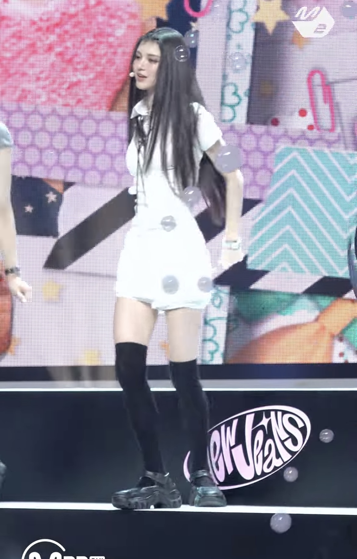 [잡담] 뉴진스 다니엘 직캠 보니까 얼굴 작은 거 더 잘 느껴진다,, | 인스티즈