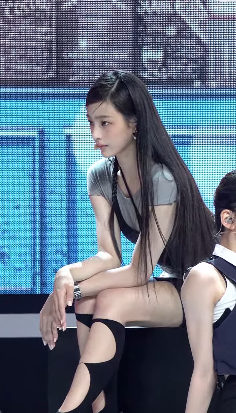 [잡담] 뉴진스 민지 되게 잘생긴거 같지 않음? | 인스티즈