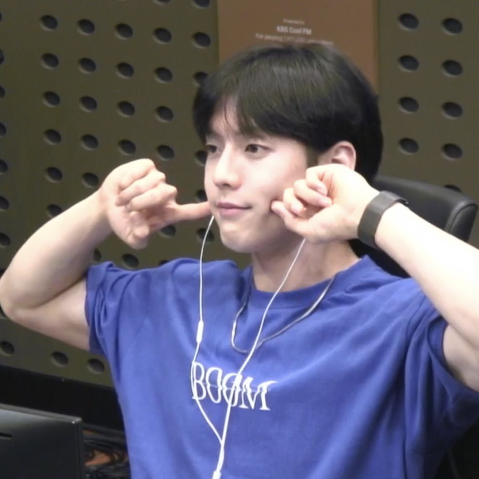 [잡담] 오늘 비투비 민혁이 콘서트 엠디 티셔츠 입고왔네! | 인스티즈