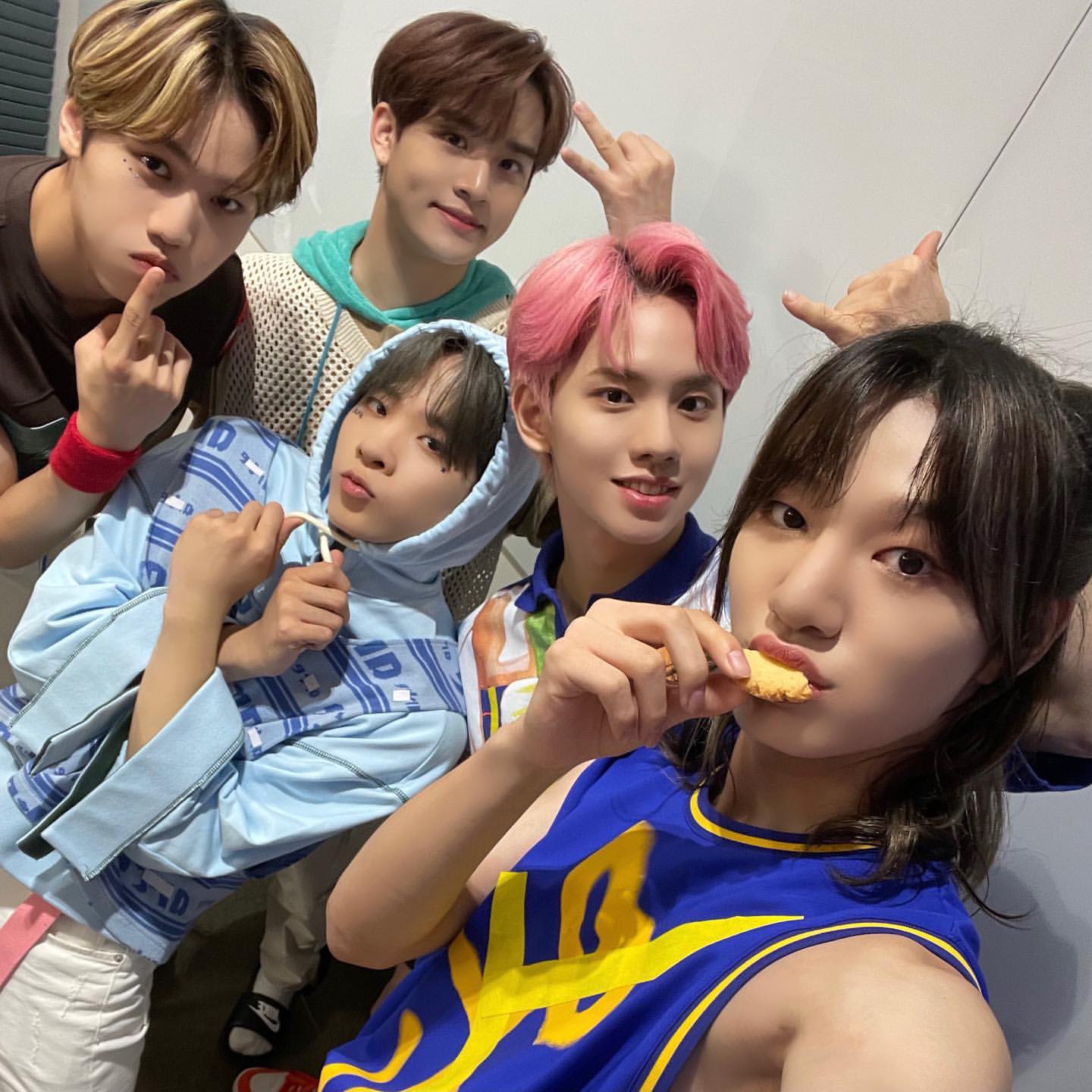 [잡담] 엠씨엔디 올해 컴백 한번 더 남았다는 소리에 행복 맥스 찍음 | 인스티즈