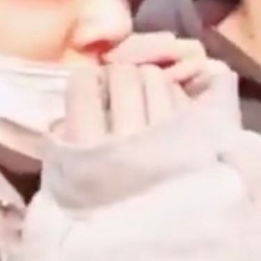 [잡담] 투바투 연준 큐티소매 버릇 ㄹㅇ 계속되길 | 인스티즈