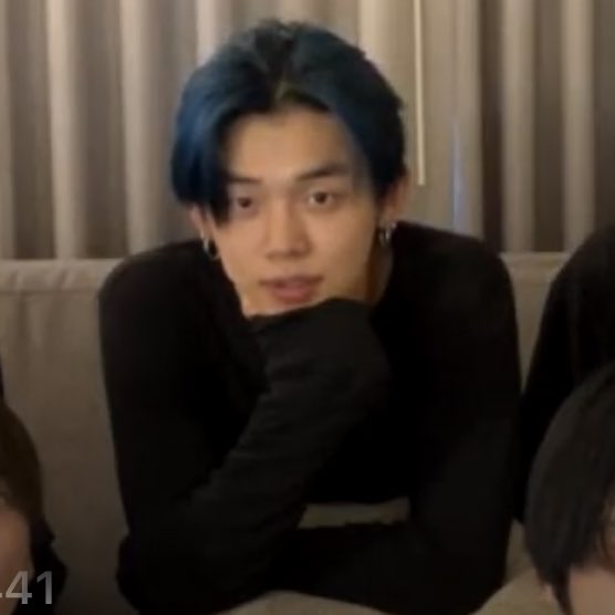 [잡담] 투바투 연준 큐티소매 버릇 ㄹㅇ 계속되길 | 인스티즈