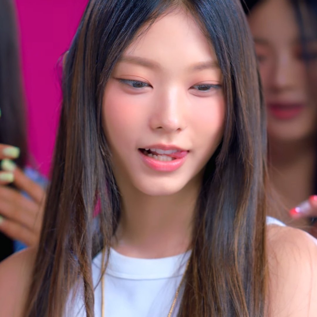 [잡담] 엥? 해린이 뭐하는 거임? 혀 낼름..?? | 인스티즈