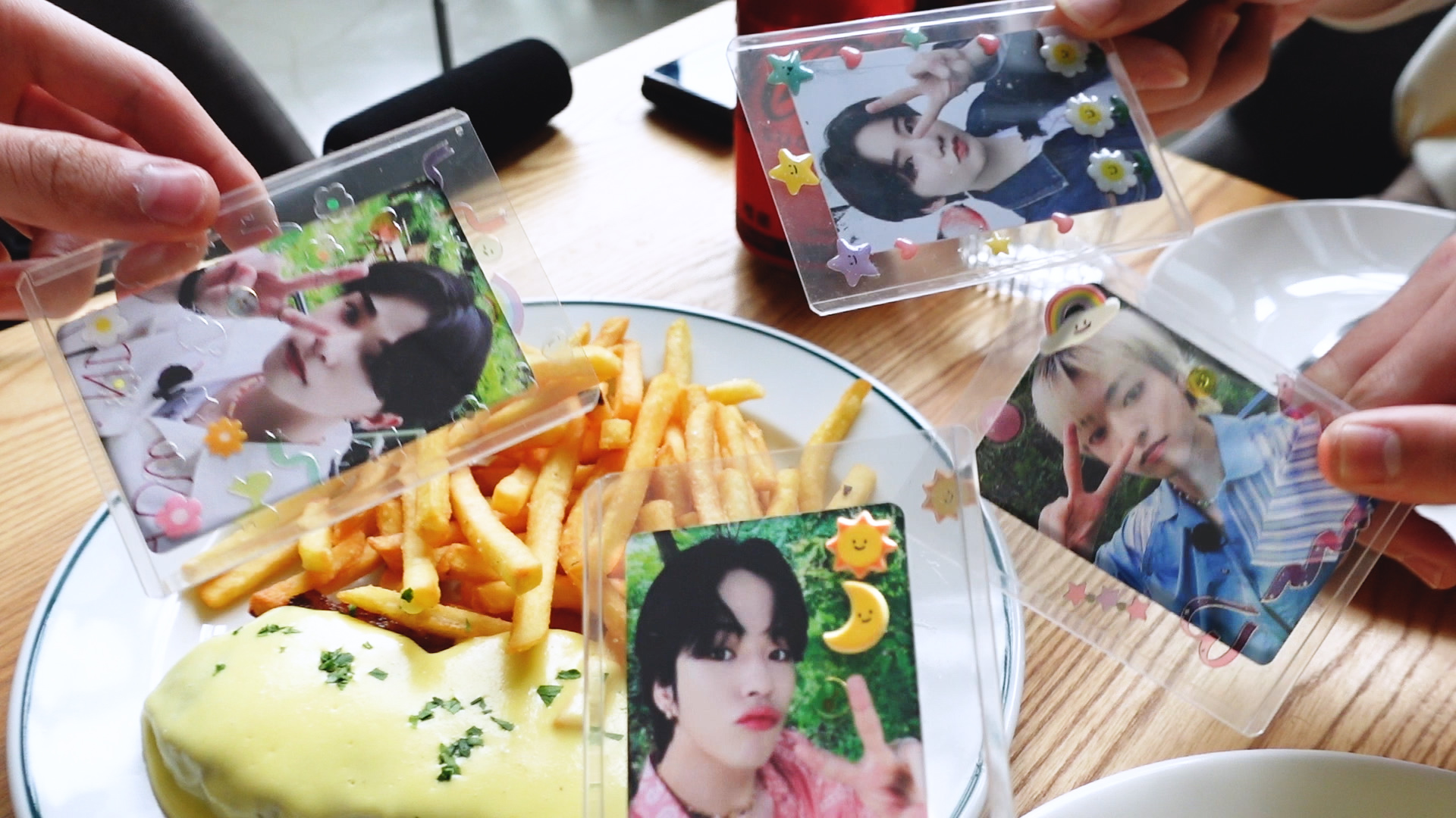 [잡담] 와이지가 트레저 포카 예절샷 찍은거 올려줌 | 인스티즈